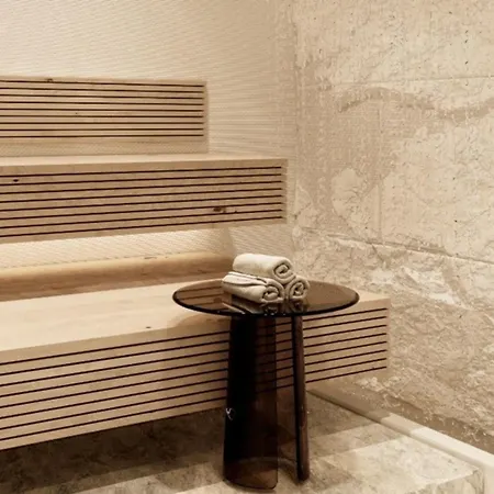 Nare Hotel *